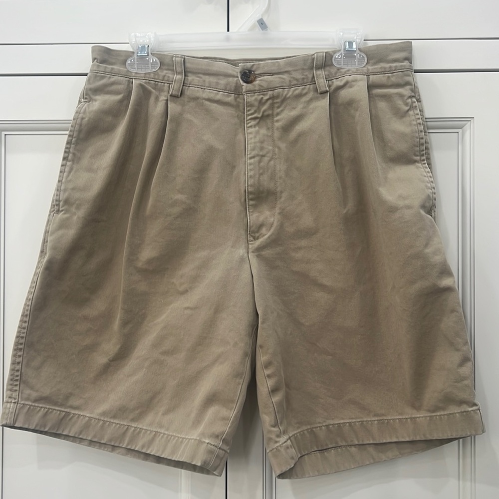 Nautica Rigger Shorts. Size 32 Mens. Tan khaki. Hiking outdoors lake